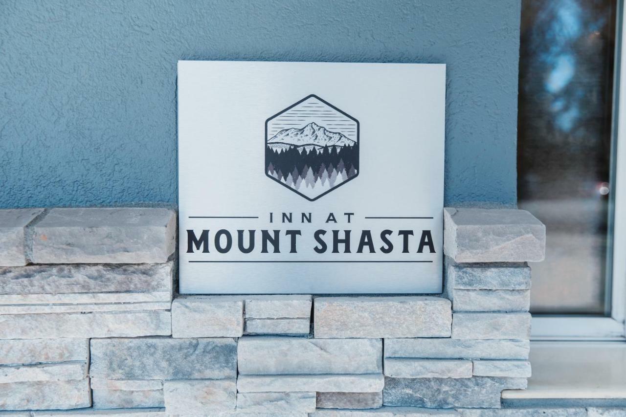 Inn At Mount Shasta Buitenkant foto