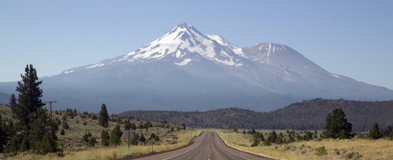 Inn At Mount Shasta Buitenkant foto